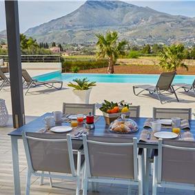 5 bedroom villa with infinity pool, Castellammare del Golfo, sleeps 9